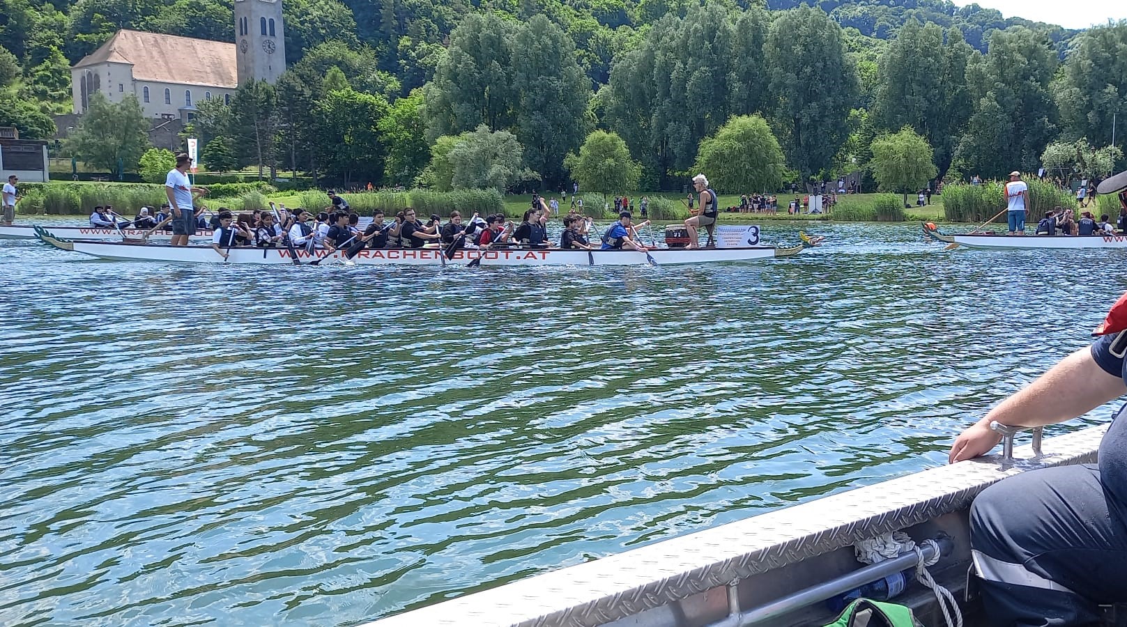 Sicherungsdienst beim Drachenbootrennen